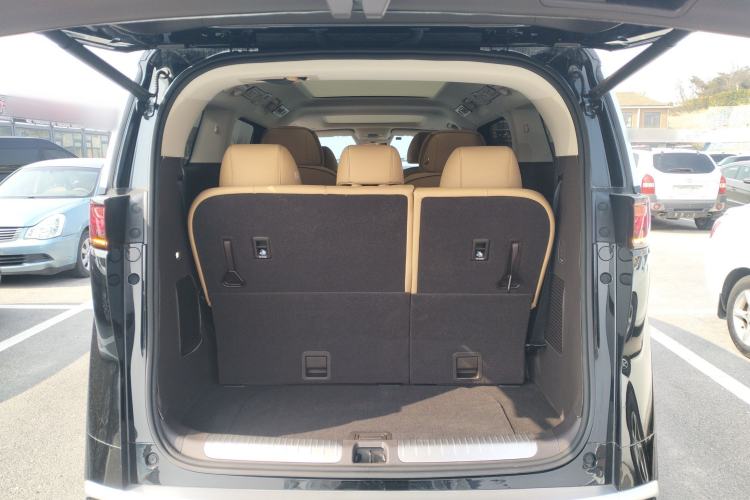 Used Denza D9 2024 EV 620 Premium Model Trunk