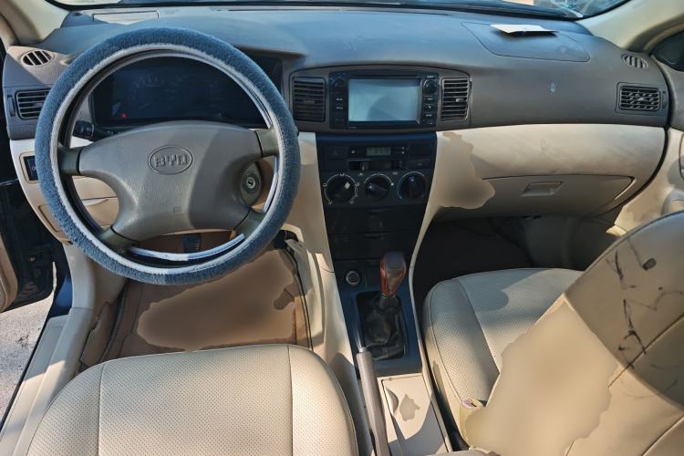 Used BYD F3 2009 1.5L Smart Platinum Edition Standard GL-i Center Console