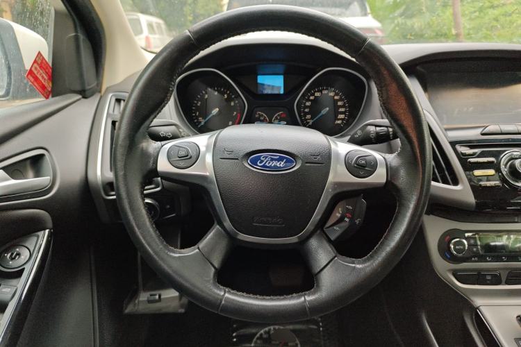 Used Ford Focus 2012 Sedan 1.6L Automatic Fashion Edition
