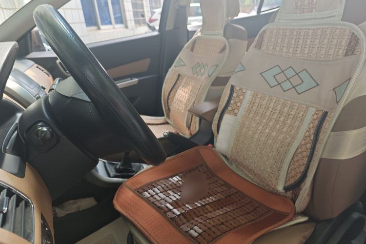 Used Baojun 630 2013 1.5L manual Comfort trim