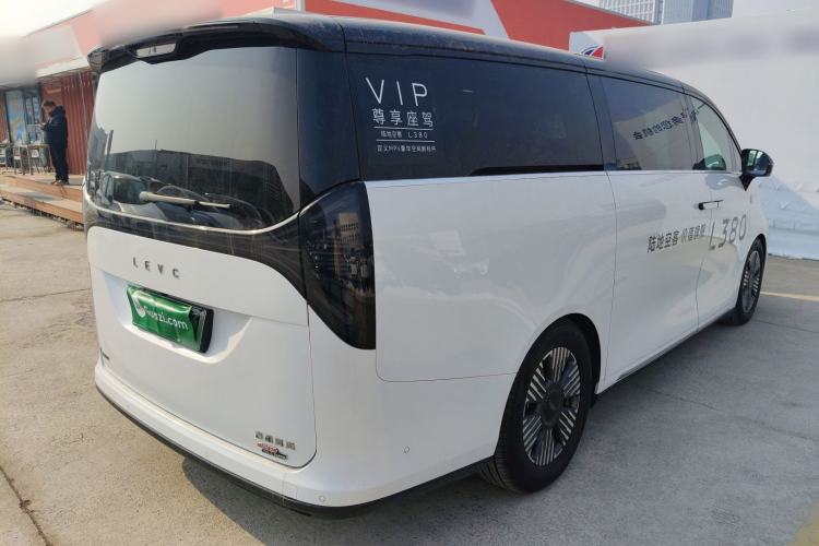 Used Geely Galaxy LEVC L380 2024 140-Degree 6-Seater All-Wheel-Drive Ultra