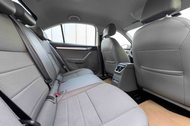 Used Skoda Octavia 2015 1.6L Automatic Yijie Edition
