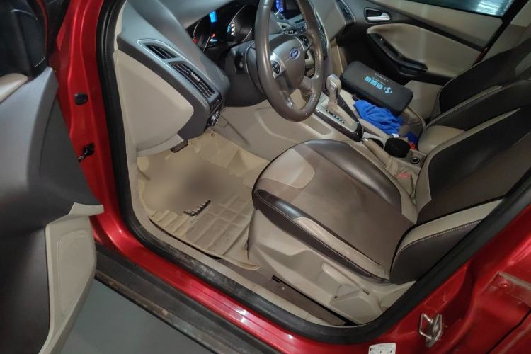 Used Ford Focus 2012 Hatchback 1.6L Automatic Fashion Edition
