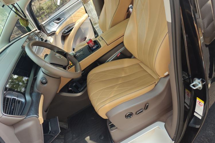 Used Denza D9 2022 DM-i 1040 Prestige Model
