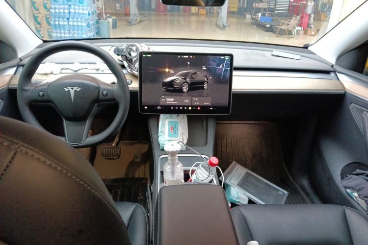 Used Tesla Model Y 2023 Rear-Wheel-Drive Version Center Console