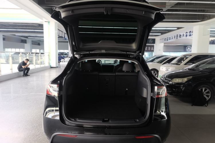 Used Tesla Model Y 2023 Rear-Wheel-Drive Version Trunk
