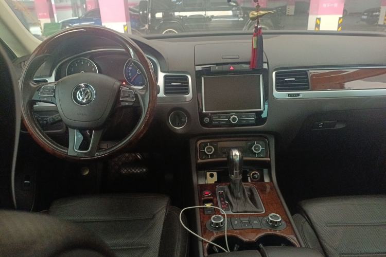 Used Volkswagen Touareg 2013 3.0 TSI X 10th Anniversary Limited Edition Center Console