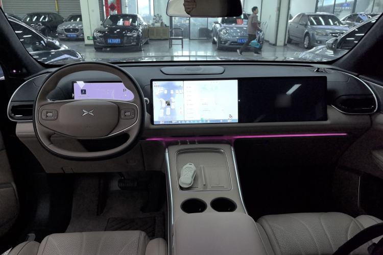 Used XPeng G9 2025 680 Ultra-Long Range All-Wheel Drive Max Interior 2