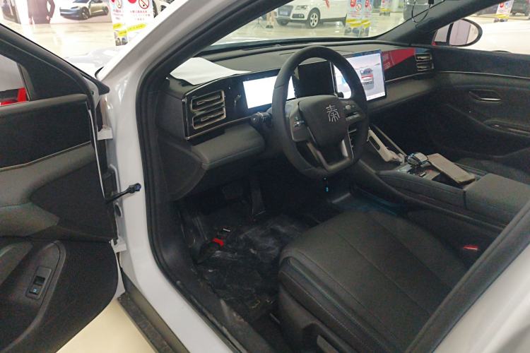 Used BYD Qin L 2025 DM-i Smart Drive 80KM Leading Model