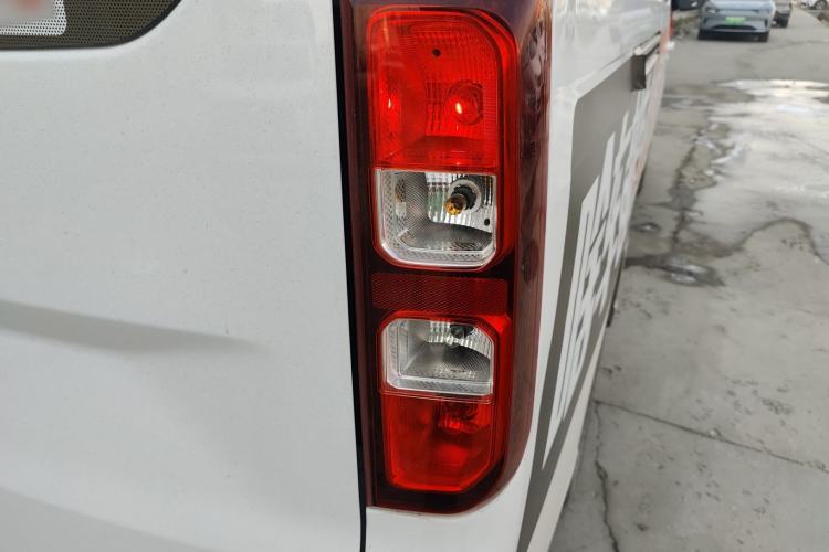 Used Wuling Yangguang 2025 Model 310KM Bus Edition—Customized by CATL