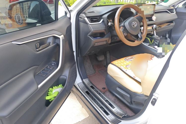 Used Toyota Wildlander 2023 2.0L CVT Two-Wheel Drive Leading Edition Driver Seat