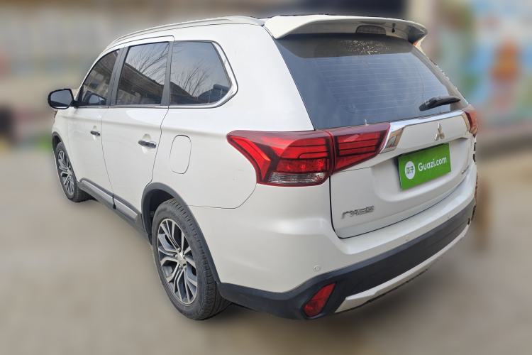 Used Mitsubishi Outlander 2016 2.4L 4x4 Luxury Edition 7-Seater