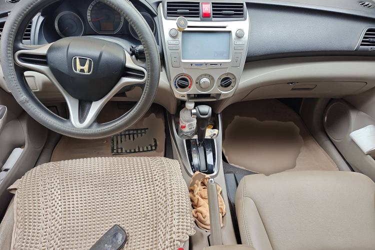 Used Honda City Classic 2011 1.5L Automatic Elite Edition Center Console