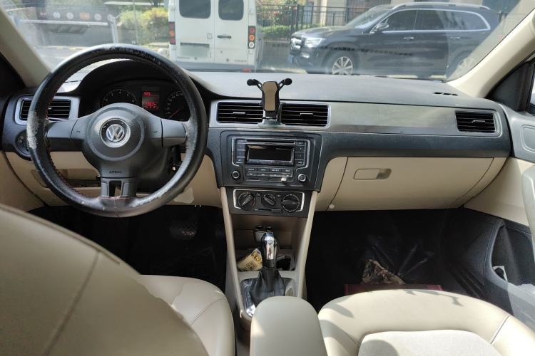 Used Volkswagen Santana 2013 1.6L Automatic Comfort Edition Center Console