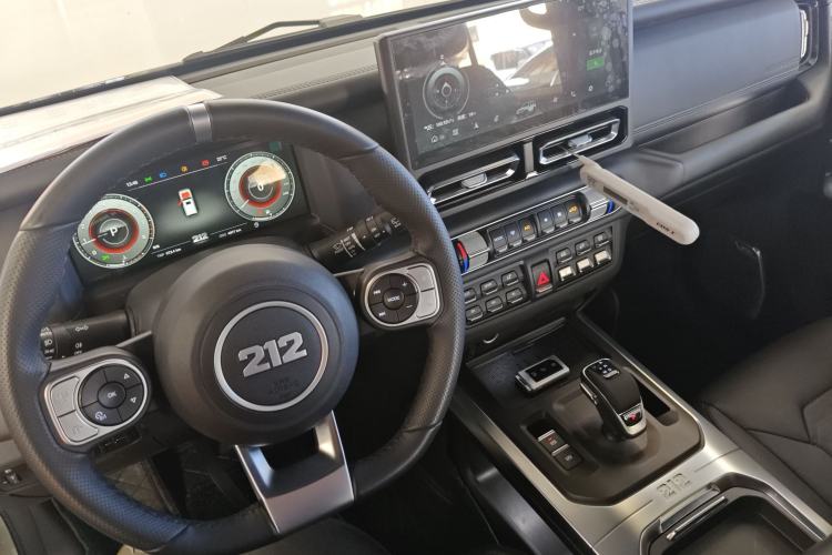 Used 212 T01 2024 2.0T Mechanic