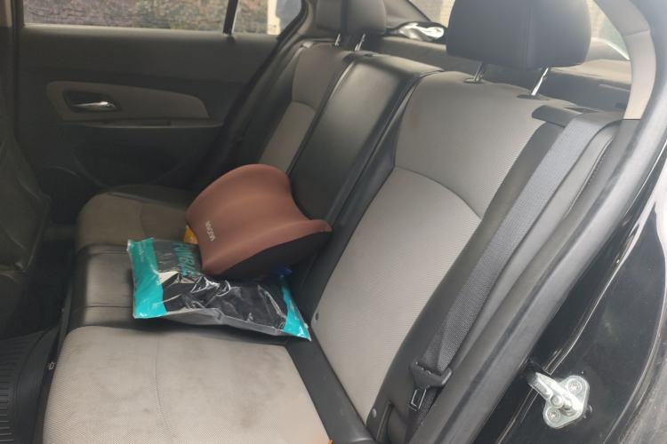 Used Chevrolet Cruze 2013 1.6L SL Sunroof Edition MT Left Rear Seat