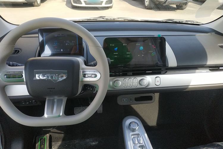 Used CHANGAN NEVO Lumin 2026 Model Treasure Edition 205km Passionate Beige Ningde Center Console