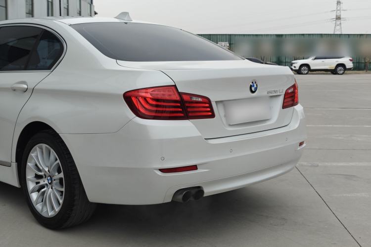 Used BMW 5 Series 2014 525Li Leading Model
