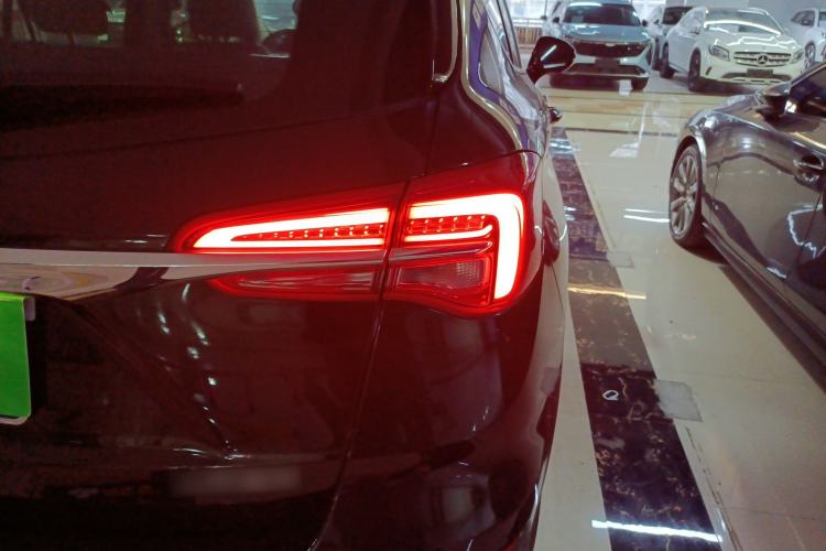 Used Buick Envision 2021 532T Two-Wheel-Drive Elite Version Right Rear Taillight