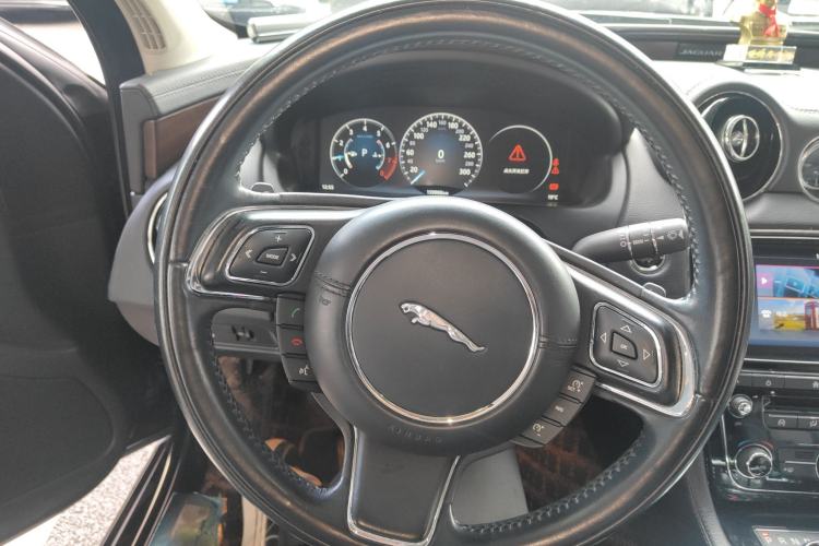Used Jaguar XJ 2016 XJL 2.0T Two-Wheel-Drive Elegant Business Edition