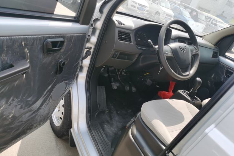 Used Wuling Rongguang S 2021 1.2L Base Model Window-Sealed 5-Seat LSI Car
