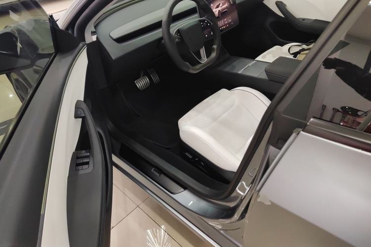 Used Tesla Model 3 2024 High-Performance All-Wheel-Drive Version