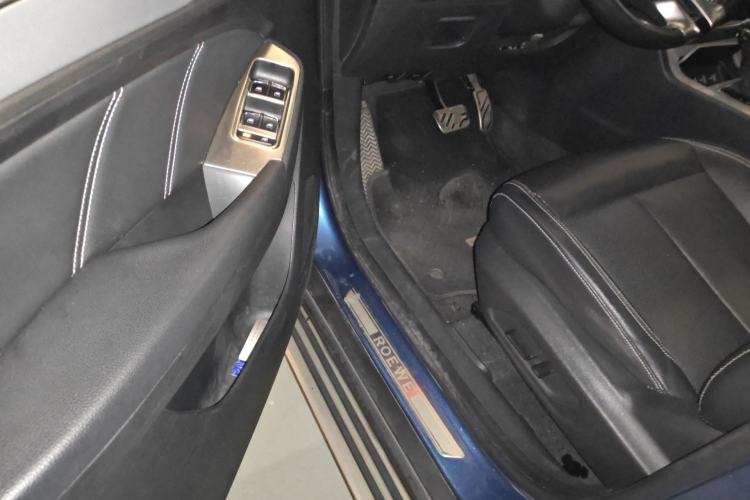 Used Roewe RX5 2016 20T Two-Wheel Drive Automatic Internet Smart Edition
