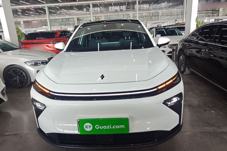 Used Livan Livan 7 2024 605 km Glory Edition