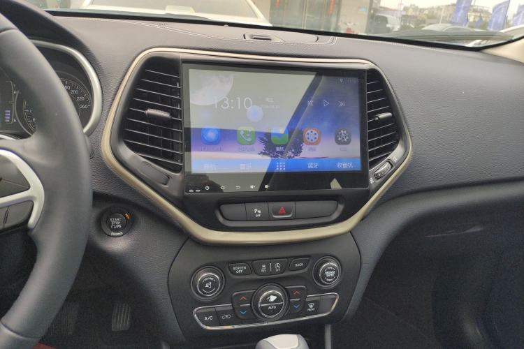 Used Jeep Cherokee 2016 2.4L Leading Edition Center Console