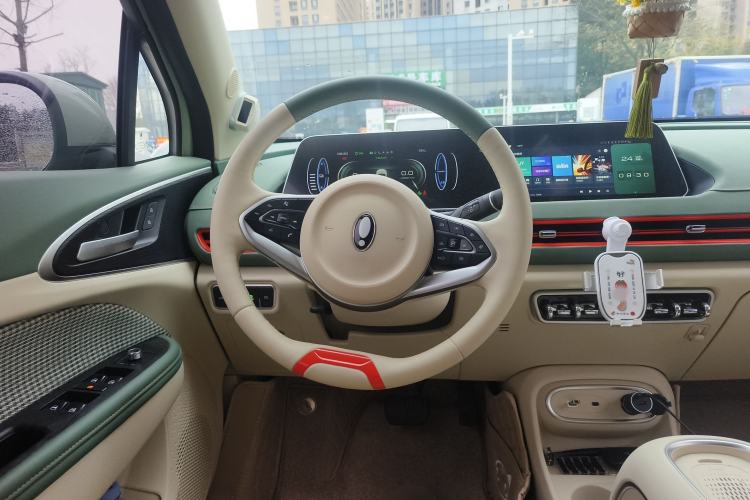 Used ORA Good Cat 2023 401 km Standard Range Premium Version Lithium Iron Phosphate Steering Wheel