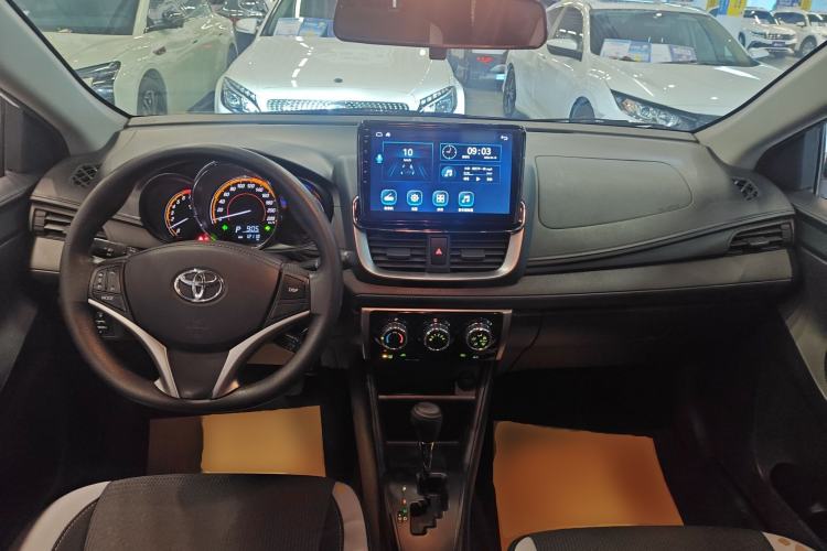 Used Toyota YARiS L Zhi Xuan 2022 1.5L CVT Leading PLUS Edition Center Console