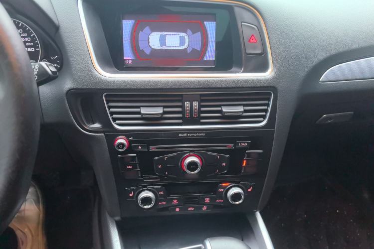 Used Audi Q5 2016 40 TFSI Technology Edition Audio And AC Panel