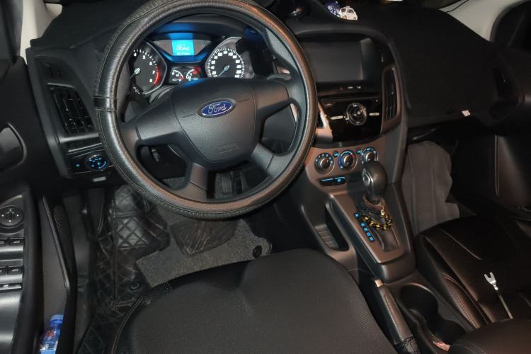 Used Ford Focus 2012 Hatchback 1.6L Automatic Comfort Model Center Console