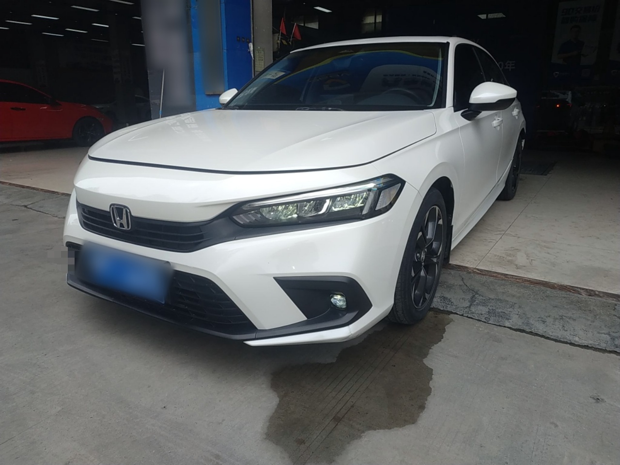 تحت مقدمة السيارة