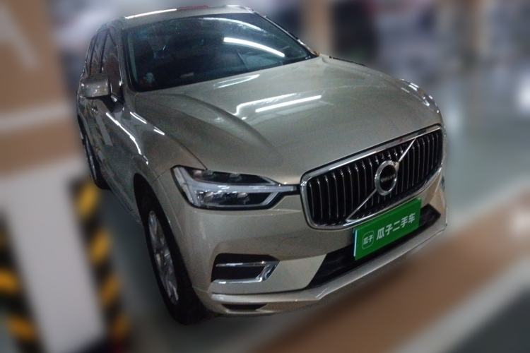 Used Volvo XC60 2020 T5 4x4 Zhiyi Luxury Edition Front Right 45 Deg