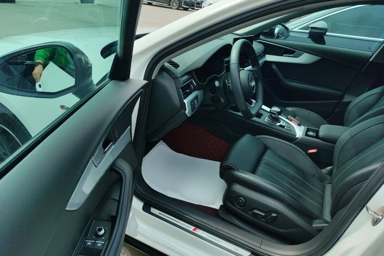 Used Audi A4L 2022 40 TFSI Luxury Dynamic Model