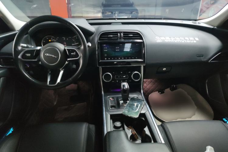 Used Jaguar XEL 2020 2.0T 200 PS S Advanced Elegance Edition Center Console