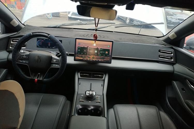 Used BYD Qin L 2024 DM-i 80KM Beyond Model Center Console