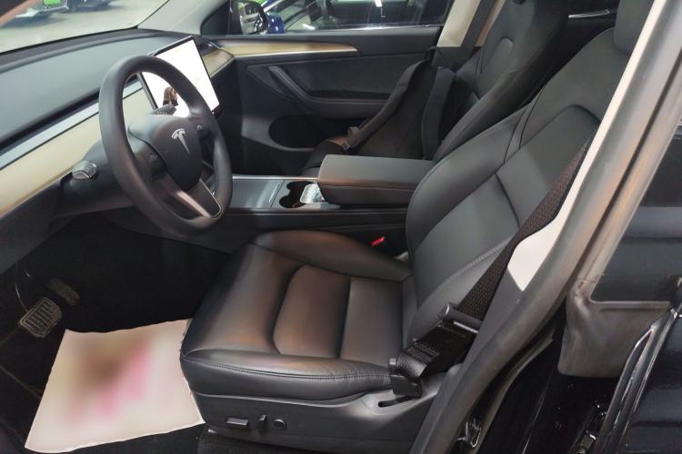 Used Tesla Model Y 2021 Standard Range Rear-Wheel Drive Version Left Front Seat