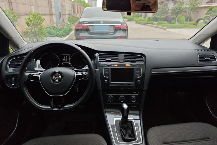 Used Volkswagen Golf 2017 1.6L Automatic Comfort Million-Vehicle Anniversary Edition
