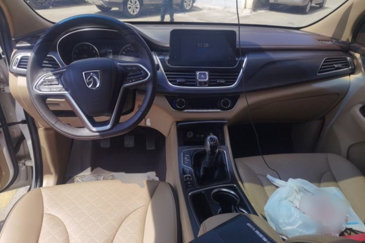 Used Baojun 730 2017 1.5T Manual Prestige Version 7 Seats