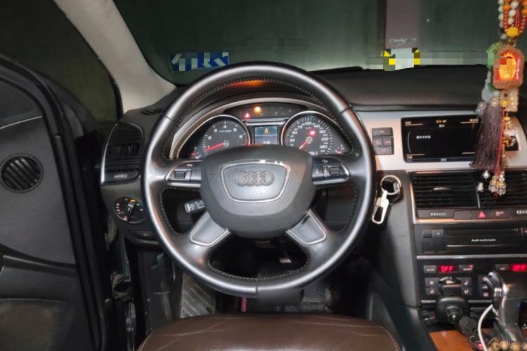 Used Audi Q7 2014 35 TFSI Ambition Edition Steering Wheel