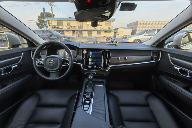 Used Volvo V90 2017 Cross Country T5 AWD Smart Range Edition