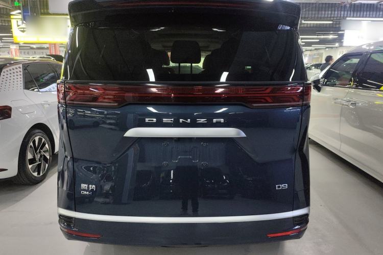 Used Denza D9 2022 DM-i 1040 Prestige Model