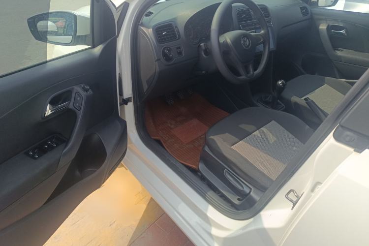 Used Volkswagen Polo 2016 1.4L Manual Fashion Model