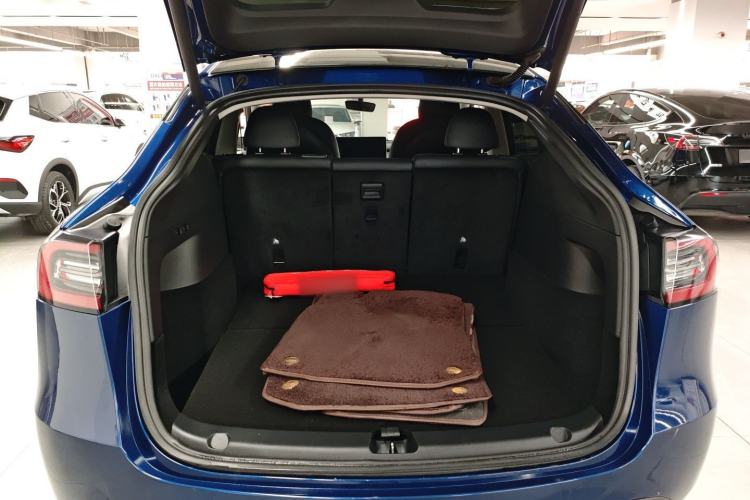 Used Tesla Model Y 2021 Long-Range All-Wheel-Drive Version Trunk