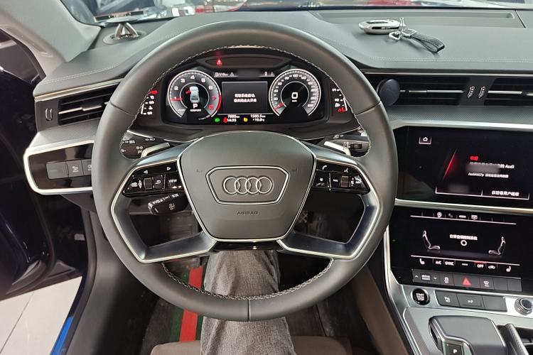 Used Audi A7L 2024 45TFSI quattro S-line Visionary Edition Flow Crystal Package Steering Wheel
