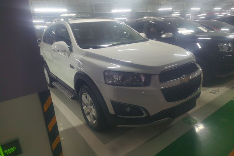 Used Chevrolet Captiva 2015 2.4L Two-Wheel Drive Urban Version 5 Seats Front Right 45 Deg