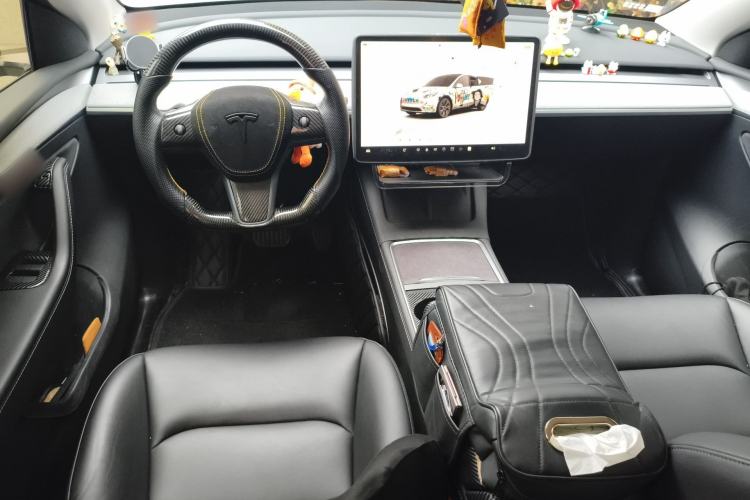 Used Tesla Model Y 2023 Rear-Wheel-Drive Version Center Console