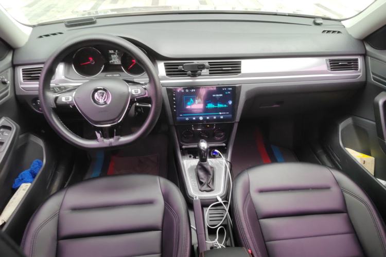 Used Volkswagen Bora 2016 1.6L Automatic Fashion Model Center Console